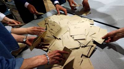Francia: Cierran colegios electorales en ciudades pequeñas Francia: Cierran colegios electorales en ciudades pequeñas