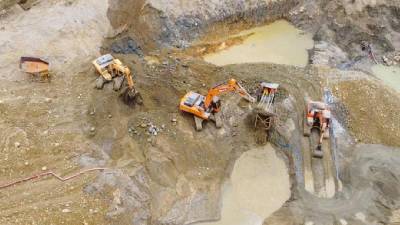 Gobierno suspende actividades en concesiones mineras chinas en Napo por incumplimientos ambientales