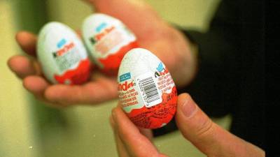 Chile proh&iacute;be Kinder Sorpresa y modifica Cajita Feliz