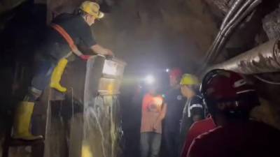 Tres trabajadores quedaron atrapados dentro de una mina en Zaruma Tres trabajadores quedaron atrapados dentro de una mina en Zaruma