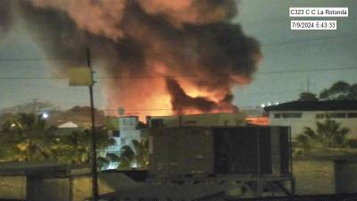 Incendio en un local de electrodomésticos en el norte de Guayaquil: el fuego arrasó con una bodega Incendio en un local de electrodomésticos en el norte de Guayaquil: el fuego arrasó con una bodega