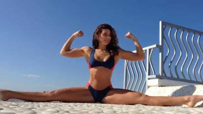 Hija de Jean Claude van Damme deslumbra con tonificado f&iacute;sico