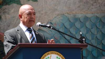 Ministro de Defensa tilda de "ofensiva" pregunta sobre inversiones en plataformas como 'Big Money' Ministro de Defensa tilda de "ofensiva" pregunta sobre inversiones en plataformas como 'Big Money'