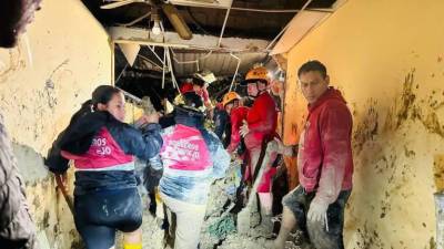 Microvistazo | Deslizamiento por fuerte lluvia sepulta a una familia en Portoviejo 