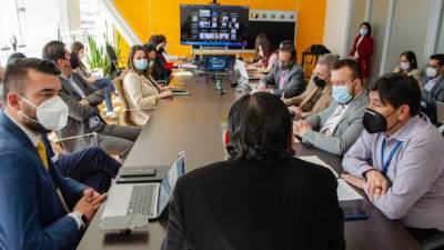 Ecuador y China negocian la firma de un Tratado de Libre Comercio Ecuador y China negocian la firma de un Tratado de Libre Comercio