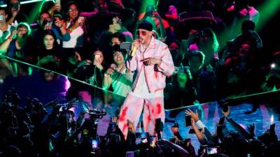 Bad Bunny se lleva su primer Grammy con "YHLQMDLG" Bad Bunny se lleva su primer Grammy con "YHLQMDLG"