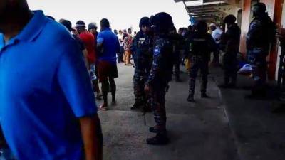 Lo que se sabe de la masacre en Esmeraldas que dejó nueve muertos, tras ataque de encapuchados que llegaron en lanchas Lo que se sabe de la masacre en Esmeraldas que dejó nueve muertos, tras ataque de encapuchados que llegaron en lanchas