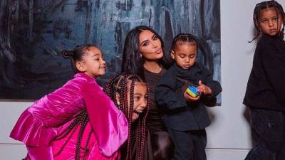 Kim Kardashian está construyendo una pequeña ciudad para sus hijos Kim Kardashian está construyendo una pequeña ciudad para sus hijos