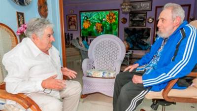 Pepe Mujica se re&uacute;ne con Fidel Castro en La Habana