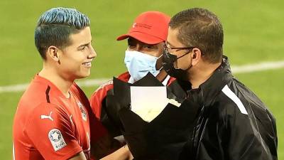 James Rodríguez salva la vida de futbolista que sufrió un infarto en medio de un partido James Rodríguez salva la vida de futbolista que sufrió un infarto en medio de un partido