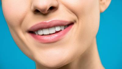 5 acciones que podr&iacute;an estar deteriorando tus dientes