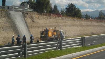 La Ruta Viva, que conecta a Quito y al aeropuerto de Tababela, est&aacute; lista