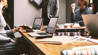 &iquest;C&oacute;mo aplicar a la feria virtual de empleo &quot;Sin fronteras&quot;? 28 compa&ntilde;&iacute;as ofrecen vacantes