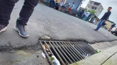 Hallan cadáver de una mujer en una alcantarilla de Guayaquil Hallan cadáver de una mujer en una alcantarilla de Guayaquil