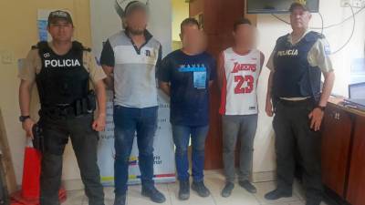 Liberan a dos secuestrados en Mocache y detienen a tres implicados, incluidos los hijos de una de las víctimas Liberan a dos secuestrados en Mocache y detienen a tres implicados, incluidos los hijos de una de las víctimas