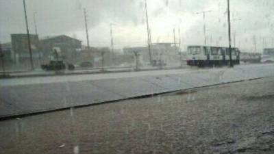 Varios sectores de Guayaquil soportan fuerte lluvia Varios sectores de Guayaquil soportan fuerte lluvia