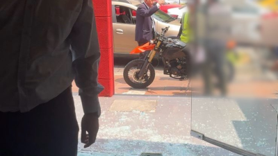 Policía en servicio pasivo abate a sujeto que habría intentado asaltar una pizzería en Guayaquil Policía en servicio pasivo abate a sujeto que habría intentado asaltar una pizzería en Guayaquil
