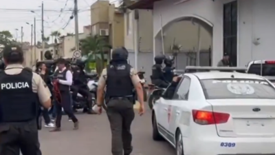 Prisi&oacute;n preventiva para un polic&iacute;a y otros dos sujetos tras allanamientos en urbanizaciones de la Aurora