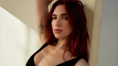 Dua Lipa hace homenaje a Kylie Minogue con un vídeo en unas piscinas de Barcelona Dua Lipa hace homenaje a Kylie Minogue con un vídeo en unas piscinas de Barcelona
