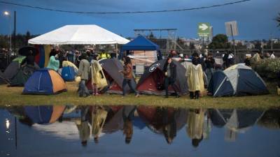 Carpas y "corazones ardientes" para la vigilia en Quito Carpas y "corazones ardientes" para la vigilia en Quito