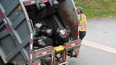 Encuentran el cad&aacute;ver de un hombre de aproximadamente 30 a&ntilde;os dentro de un recolector de basura en Quito