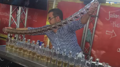El barman que rompió un asombroso récord El barman que rompió un asombroso récord