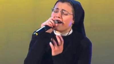Sor Cristina presenta disco con ''Like a Virgin'' como primer sencillo Sor Cristina presenta disco con ''Like a Virgin'' como primer sencillo