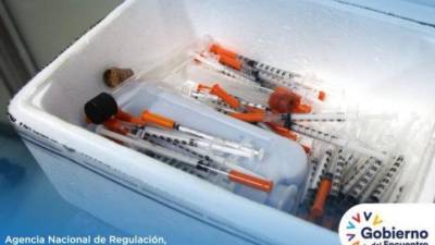 Dictan prisión por venta de vacunas falsas antiacovid en Manta; informe detalla el contenido de las jeringas Dictan prisión por venta de vacunas falsas antiacovid en Manta; informe detalla el contenido de las jeringas