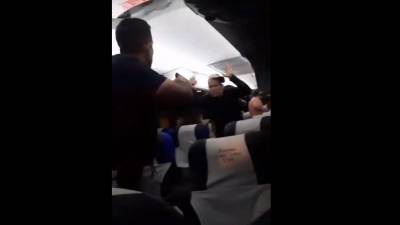 VIDEO: Así la Policía logró frustrar el asalto de una banda contra los pasajeros de un bus en Manabí VIDEO: Así la Policía logró frustrar el asalto de una banda contra los pasajeros de un bus en Manabí