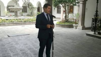 Juan Sebasti&aacute;n Rold&aacute;n present&oacute; su renuncia al Gobierno de Moreno
