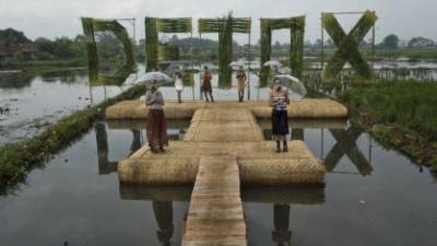 "Desintox", un desfile de moda que denuncia la contaminación del medio ambiente "Desintox", un desfile de moda que denuncia la contaminación del medio ambiente