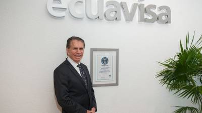 Alfonso Espinosa de los Monteros recibe certificado Guinness Alfonso Espinosa de los Monteros recibe certificado Guinness