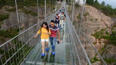 El nuevo puente transparente de Hunan en china El nuevo puente transparente de Hunan en china