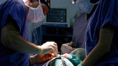 Extraen un tumor de casi 9 kilos del abdomen de una anciana Extraen un tumor de casi 9 kilos del abdomen de una anciana