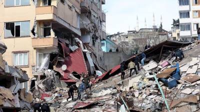 Turqu&iacute;a declara tres meses de estado de emergencia: terremotos dejan m&aacute;s de 5.000 muertos