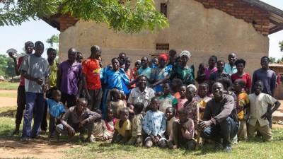 La historia del hombre de Uganda que tiene 102 hijos: "Aprendí la lección de mi actitud irresponsable" La historia del hombre de Uganda que tiene 102 hijos: "Aprendí la lección de mi actitud irresponsable"