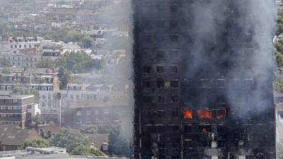 May pide una investigaci&oacute;n oficial sobre el incendio en Londres