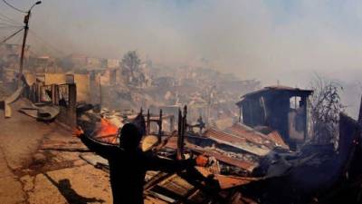 Alerta roja por incendio forestal en Valparaíso Alerta roja por incendio forestal en Valparaíso