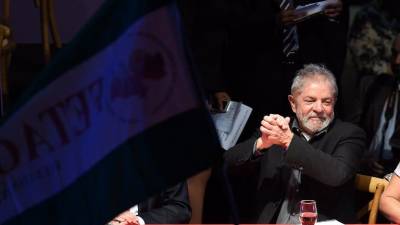 Lula defiende a Rousseff: "fue reelegida en octubre" Lula defiende a Rousseff: "fue reelegida en octubre"