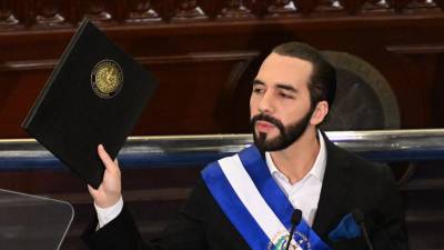 Bukele firma decreto que reduce a 60 el n&uacute;mero de diputados en el Congreso salvadore&ntilde;o