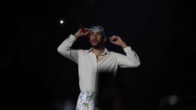 Bad Bunny enfrenta una demanda de cuarenta millones de dólares por parte de su exnovia Bad Bunny enfrenta una demanda de cuarenta millones de dólares por parte de su exnovia