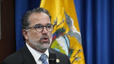 Pedido de juicio político contra exministro Gustavo Manrique no fue calificado por la Asamblea Pedido de juicio político contra exministro Gustavo Manrique no fue calificado por la Asamblea