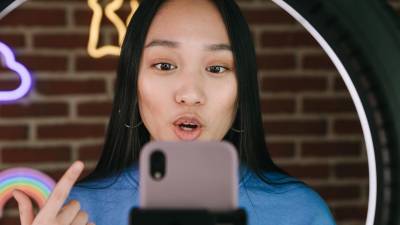 China exige t&iacute;tulo universitario para poder ser 'influencer'