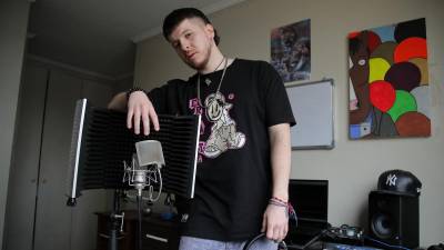 Mauricio Bustos, el productor musical chileno que enfureció a Bad Bunny gracias a la inteligencia artificial Mauricio Bustos, el productor musical chileno que enfureció a Bad Bunny gracias a la inteligencia artificial
