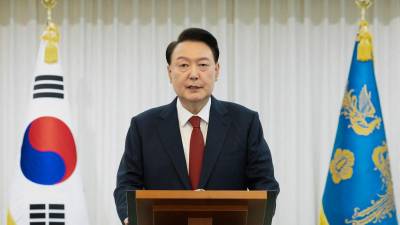Destituyen al presidente de Corea del Sur, Yoon Suk-yeol, por haber declarado la ley marcial: tiene prohibido salir del país Destituyen al presidente de Corea del Sur, Yoon Suk-yeol, por haber declarado la ley marcial: tiene prohibido salir del país