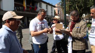Comienza la recolecci&oacute;n de firmas para la revocatoria de mandato del alcalde de Quito, Pabel Mu&ntilde;oz