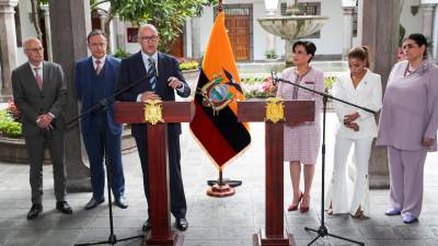 Noboa recibe en Quito a los alcaldes de Hamburgo, Rotterdam y Amberes para abordar problemática del narcotráfico Noboa recibe en Quito a los alcaldes de Hamburgo, Rotterdam y Amberes para abordar problemática del narcotráfico
