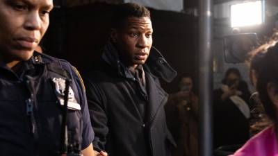 Marvel despide al actor Jonathan Majors, declarado culpable de agredir a su expareja Marvel despide al actor Jonathan Majors, declarado culpable de agredir a su expareja