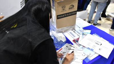 Revoluci&oacute;n Ciudadana y RETO presentan reclamo al CNE por m&aacute;s de 1.800 actas que tendr&iacute;an inconsistencias
