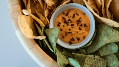 Dip de queso y tocino para disfrutar en Año Nuevo Dip de queso y tocino para disfrutar en Año Nuevo